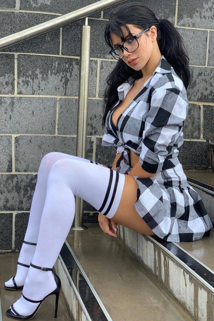 Hot Girls With Beautiful Long Legs