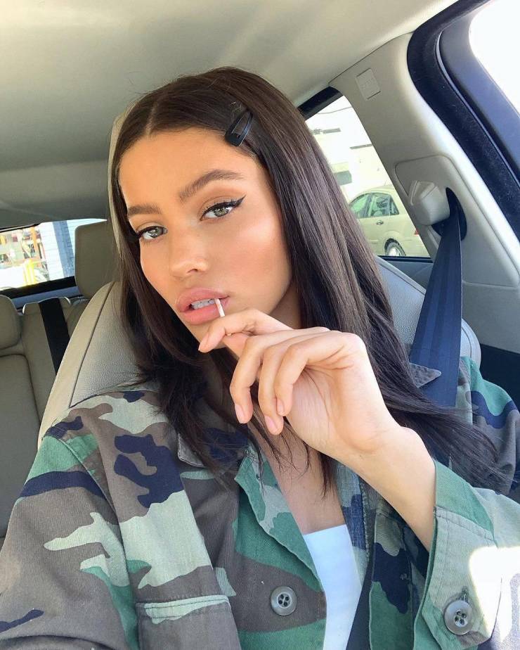 Time For A Sexy Car Selfie!