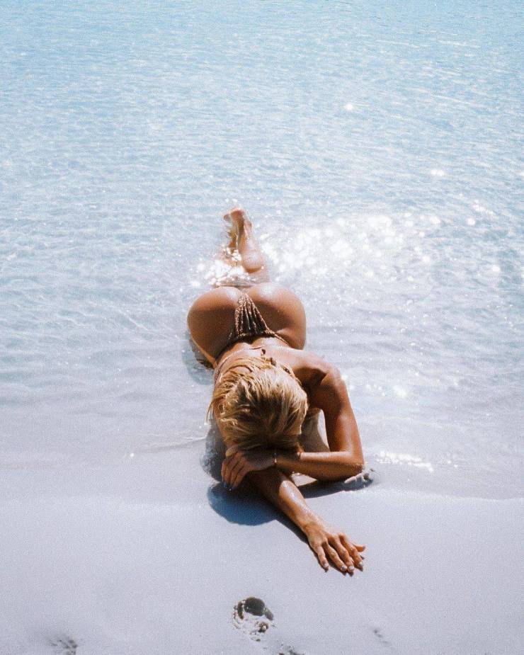 What’s That Behind You?