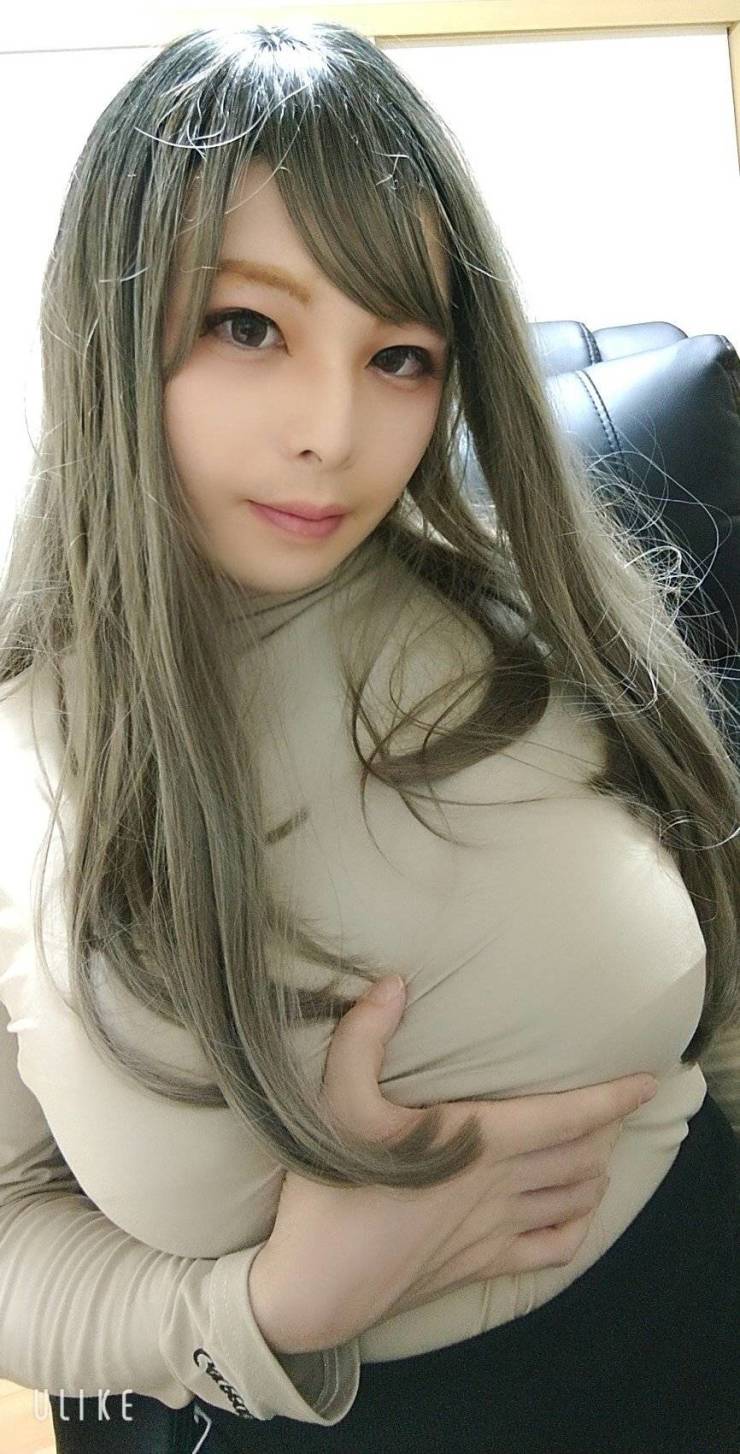 This Cosplayer Girl Is Actually A 30-Year-Old Guy!