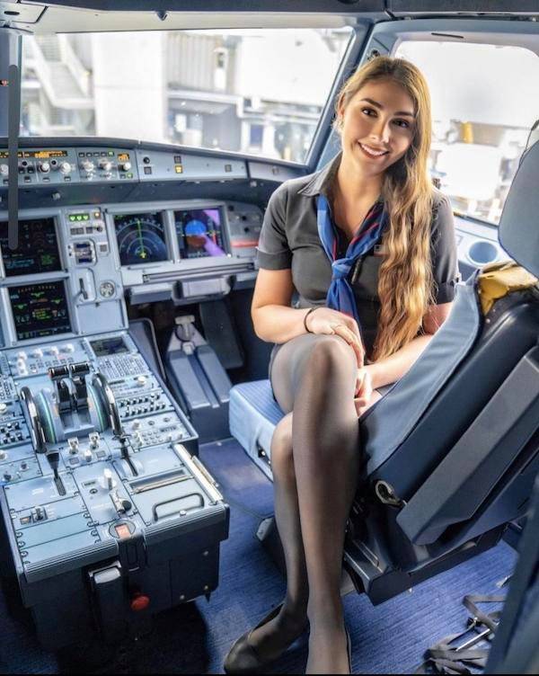 These Flight Attendants Are Very Hot!