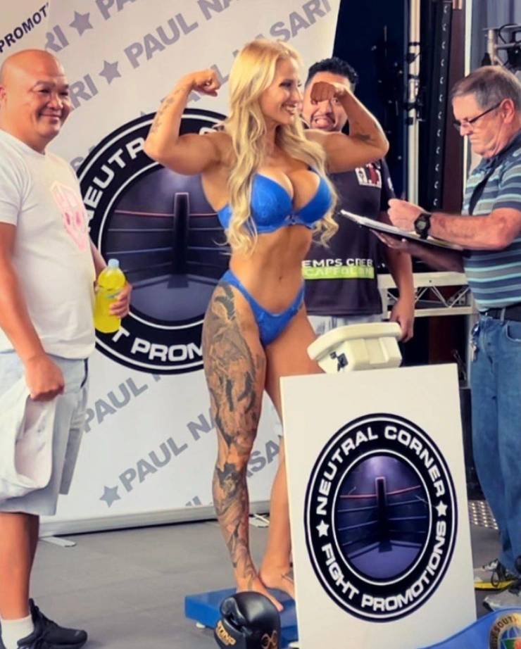 “Blonde Bomber”: Boxer Girl With Big Boobs