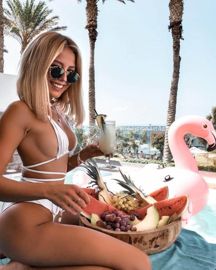 Lighten Up With These Blondes!