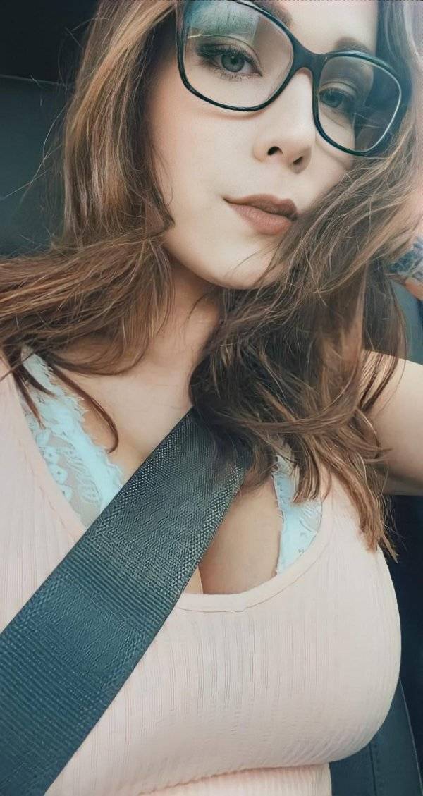 They Look So Smart, And So Hot!