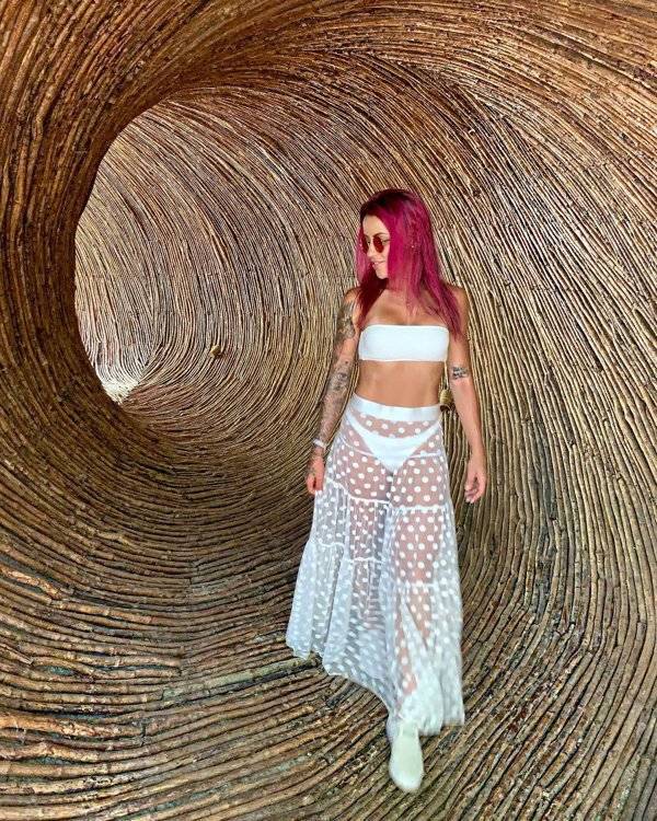 Leticia Bufoni Makes Skating Real Interesting!