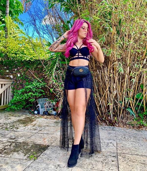 Leticia Bufoni Makes Skating Real Interesting!