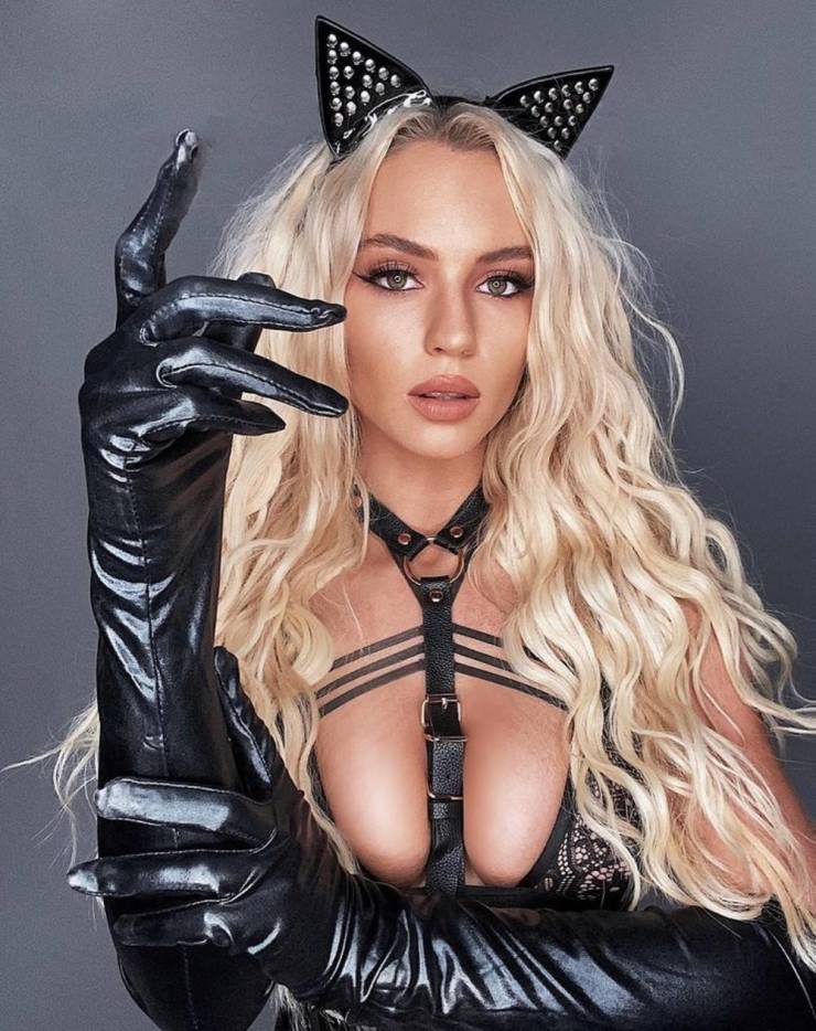 Hot Girls In Latex And Leather