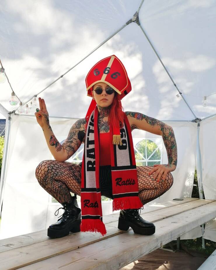 Heavily Tattooed Nurse Shows Her Old Photos