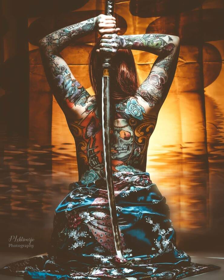 Heavily Tattooed Nurse Shows Her Old Photos