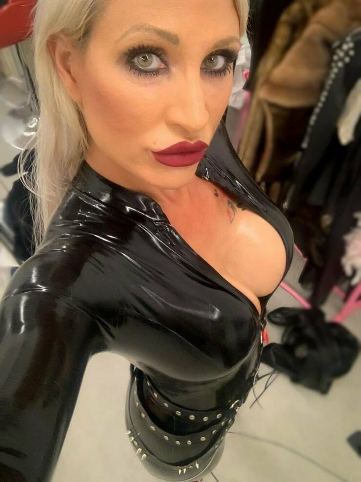 Policewoman Leaves Her Job To Become A Dominatrix