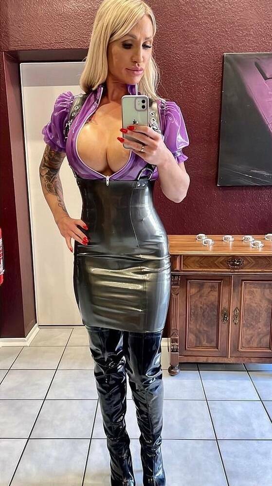 Policewoman Leaves Her Job To Become A Dominatrix