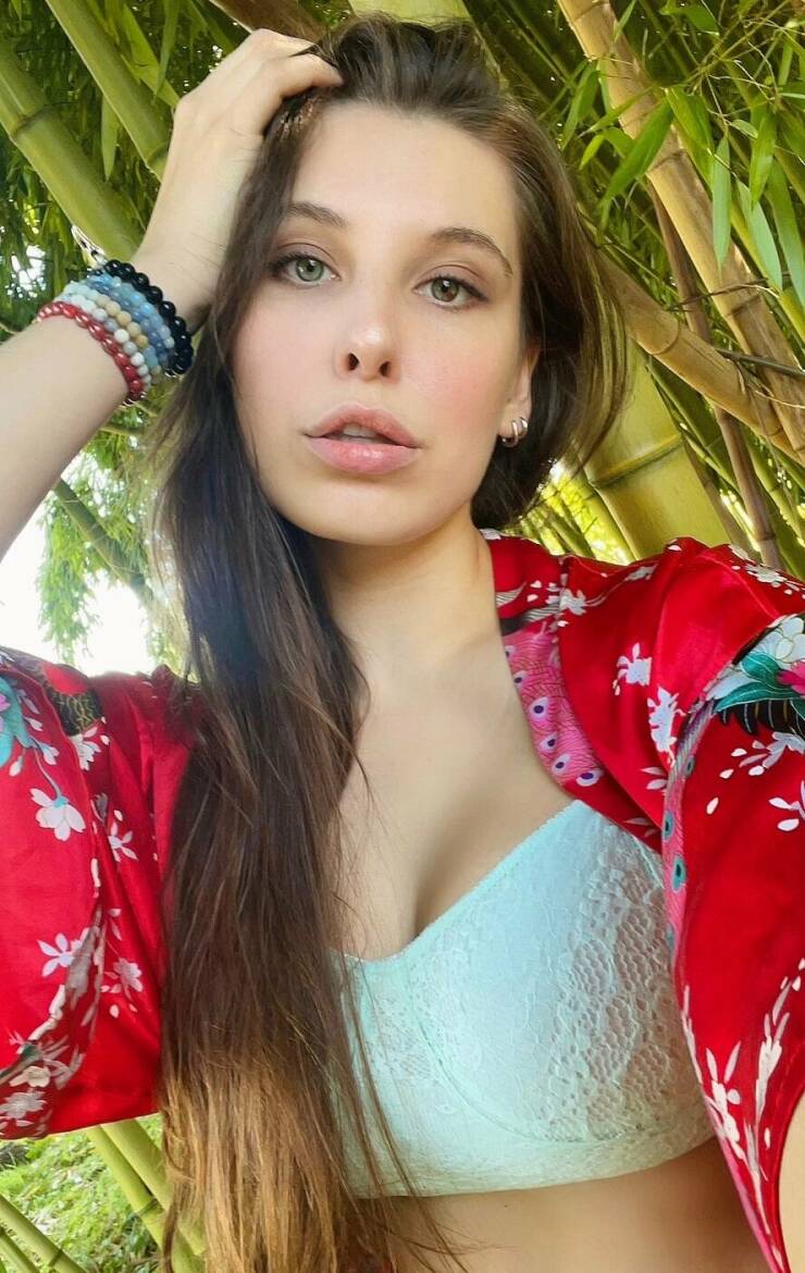 These Brunettes Are Irresistible!