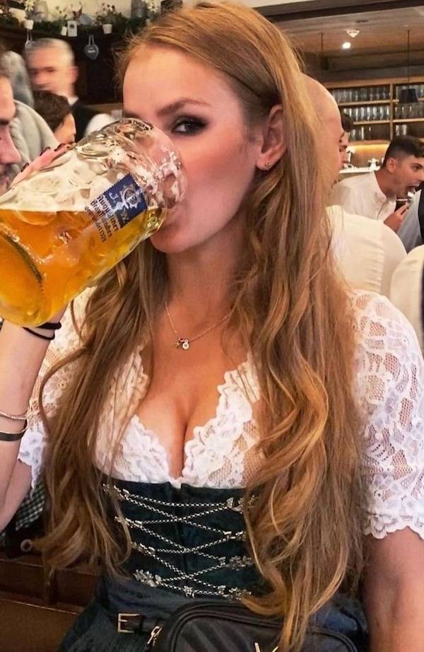 Curvy Girls In Corsets