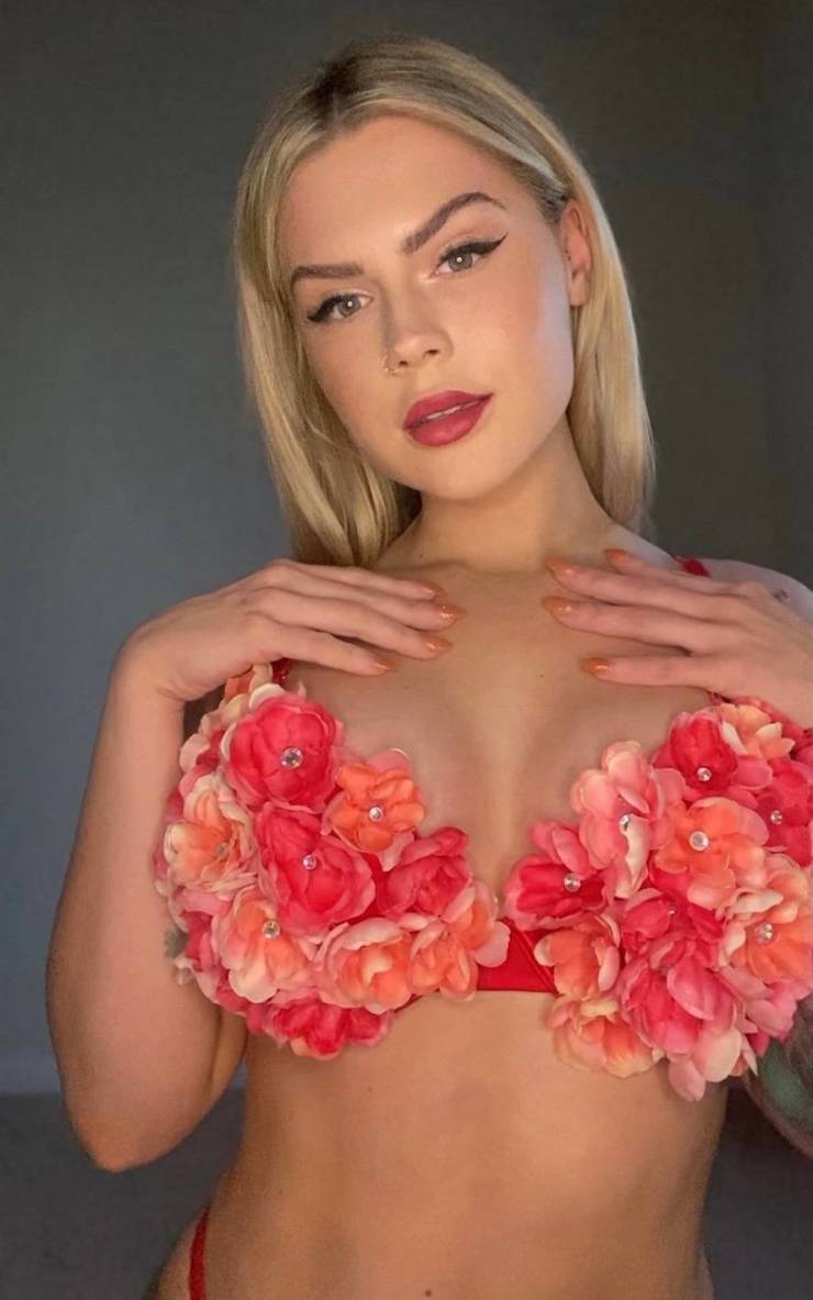 Blondes Coming In Hot!