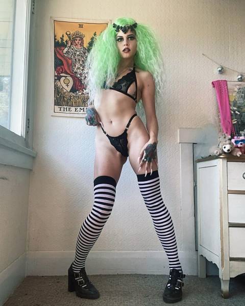 Woman Calls The Police On Her Neighbor For Dressing Inappropriately