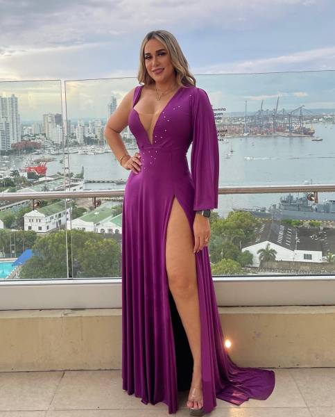 American Teacher Gets Fired Because Of Her “Overly Sexy” Social Media Photos