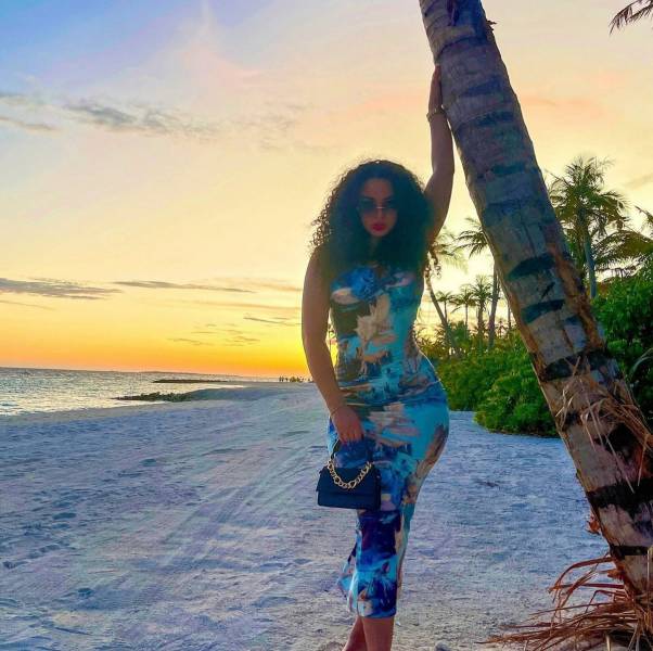 Sexy Girls In Tight Dresses