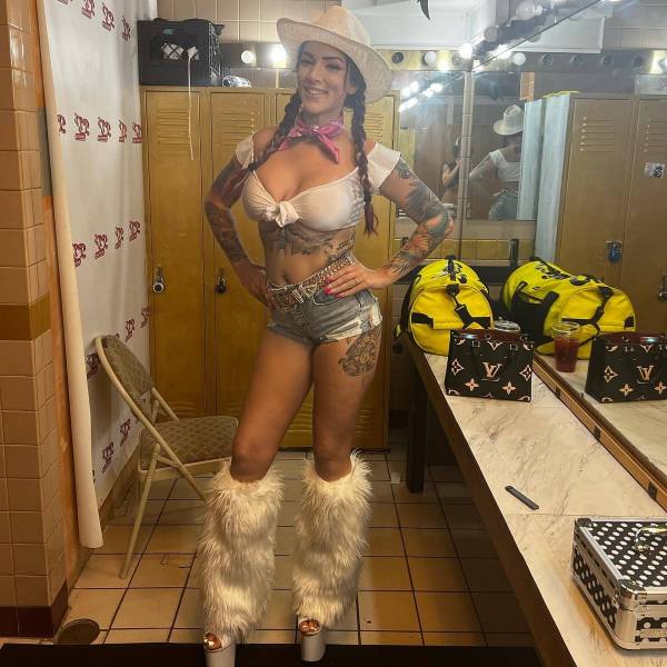 Stripper Locker Room Selfies