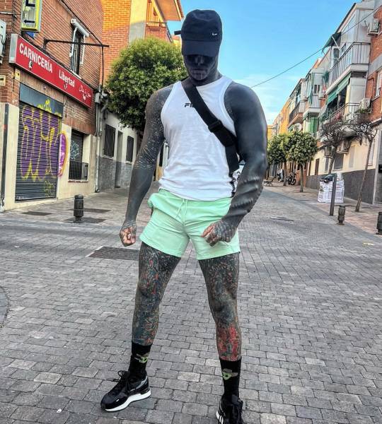 "The Black Alien" Showed A Photo Without A Tattoo On His Face
