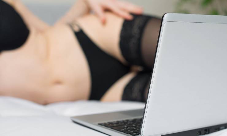 Tips to be a successful and independent webcam model from home