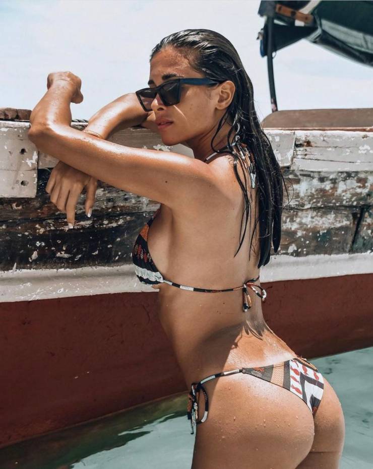 These Are Some Stunning Side Boobs!