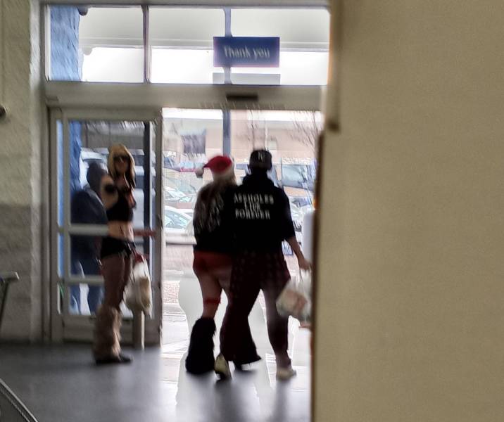 “Walmart” Customers Are Wild…