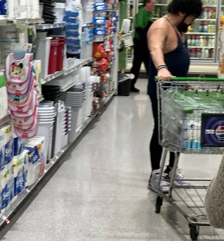 “Walmart” Customers Are Wild…