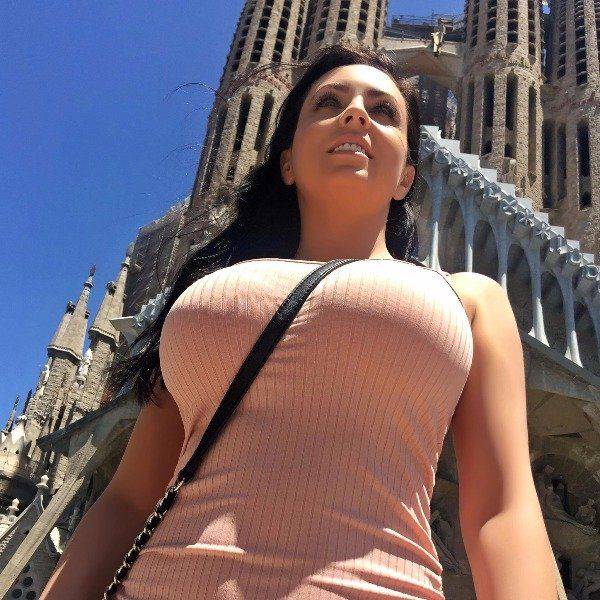 Jaw-Dropping Girls With Beautiful Breasts