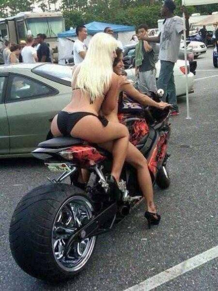 These Girls Rock Great Frogbutts