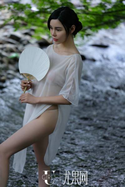 Just Casual Chinese Farmer-Girls Doing Their Daily Routine…