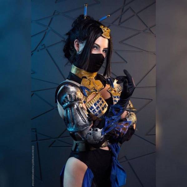 This Russian Cosplay Girl Knows How To Do It