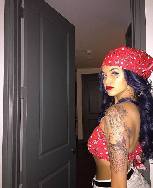 Amanda Mills Uses Her Beauty In A Proper Way