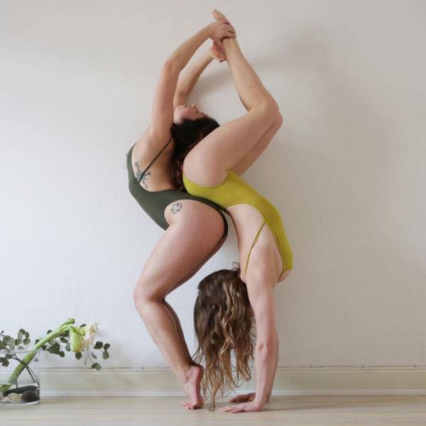 Dancers Are Experts In Spreading Their Legs…