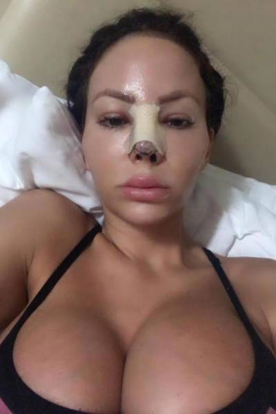 Her Giant Bum Doesn’t Allow Her To Sit Anymore