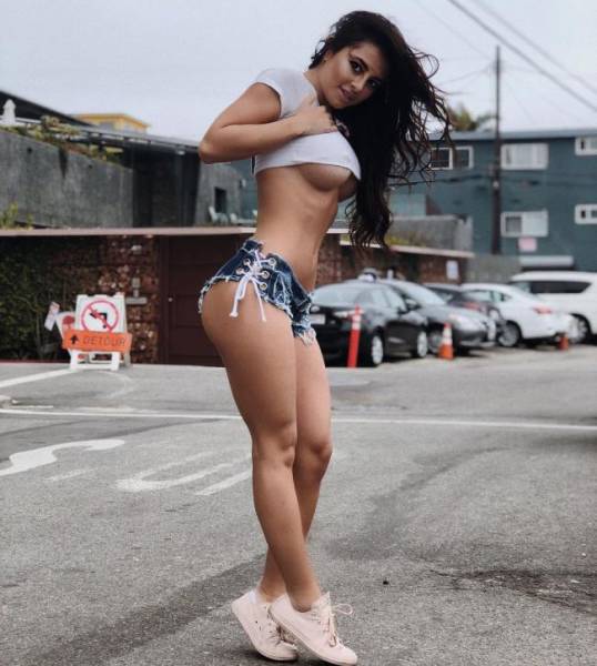 Get Ready For Some Tasty Underboob Pics