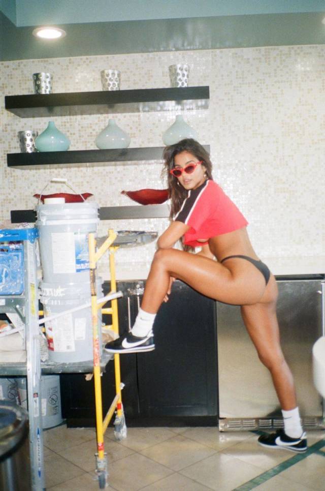 Sexy Chicks With Gorgeous Long Legs