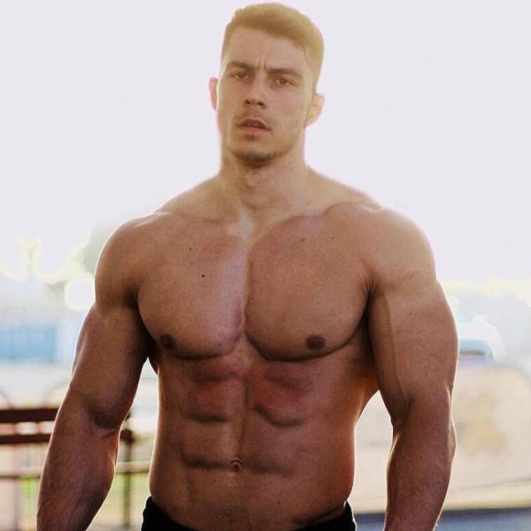 Sexy Men With Absolutely Mesmerizing Looks