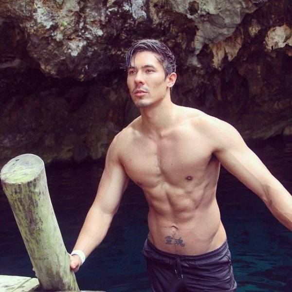 Sexy Men With Absolutely Mesmerizing Looks