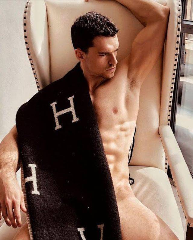 Sexy Men With Absolutely Mesmerizing Looks