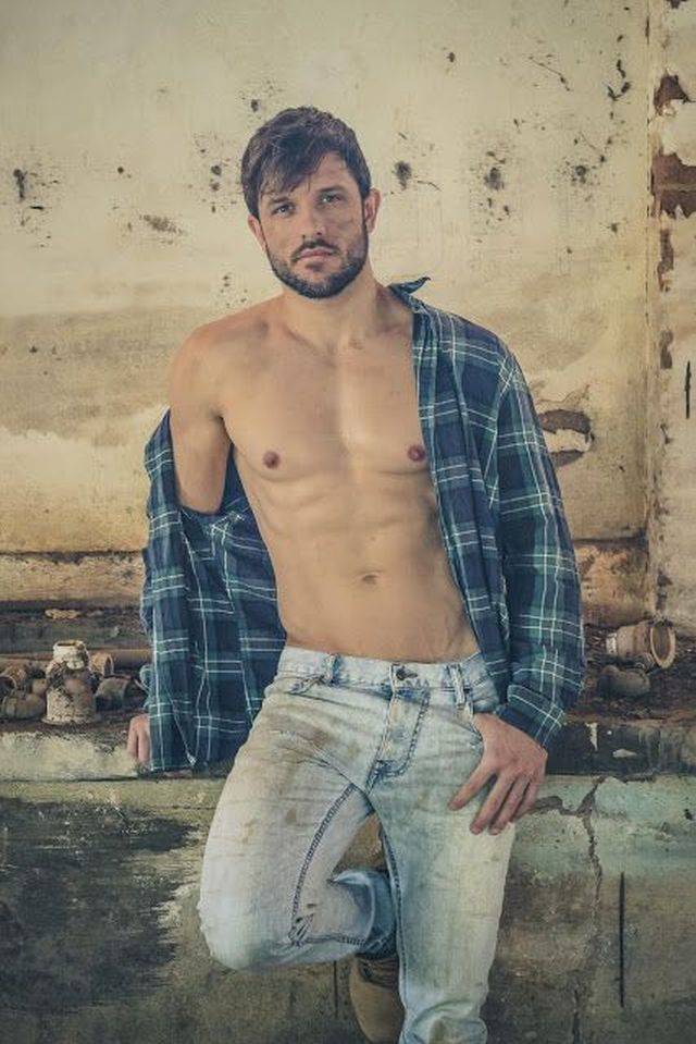 Sexy Men With Absolutely Mesmerizing Looks