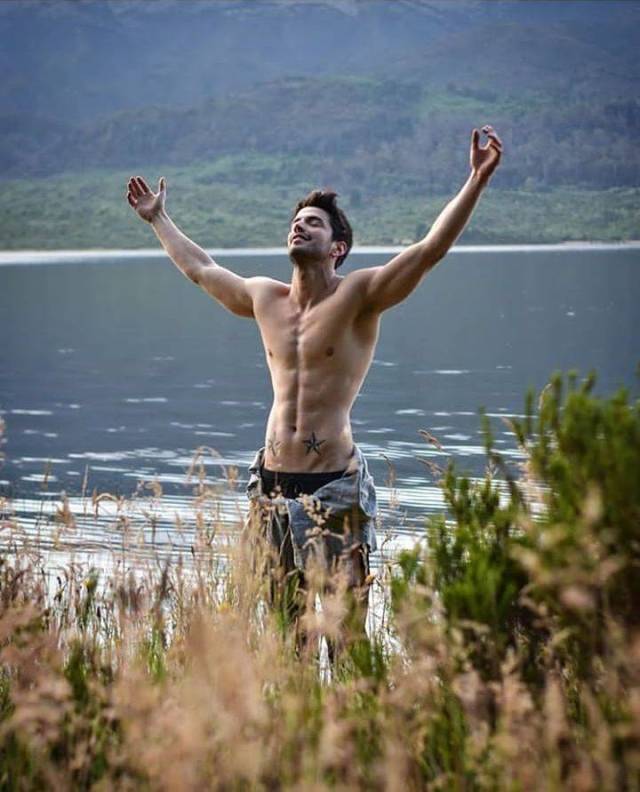 Sexy Men With Absolutely Mesmerizing Looks