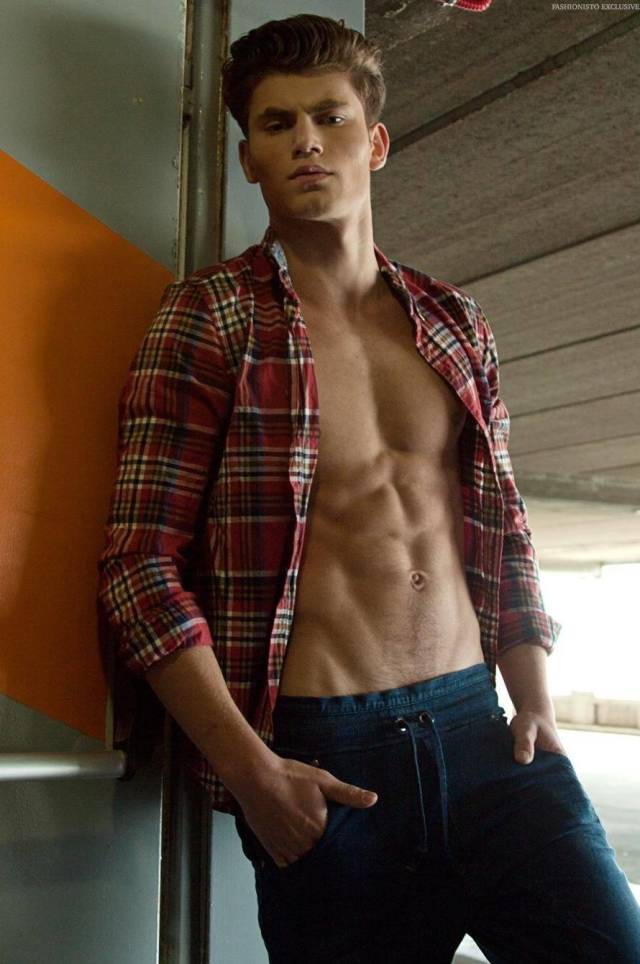 Sexy Men With Absolutely Mesmerizing Looks