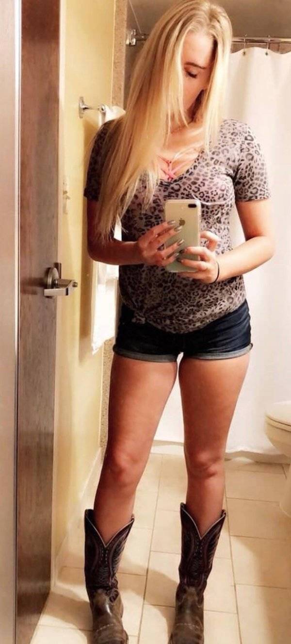 Country Girls Coming In Hot