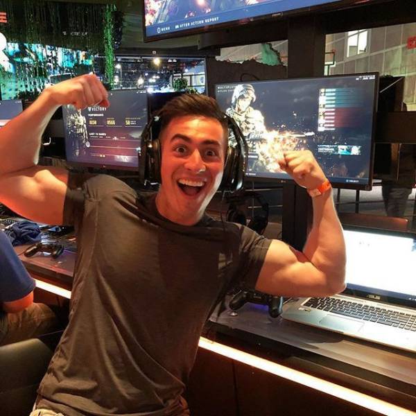 What Would You Choose Between “World’s Sexiest Weather Girl” And A Videogame?