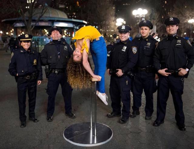 Meet Sofie Dossi, 16-Year-Old Self-Taught Contortionist Who Is Already A Star