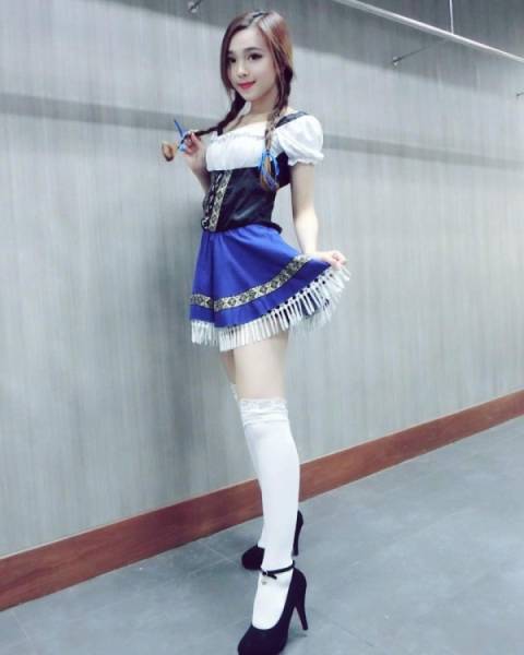 This Chinese “AirAsia” Hostess Is Such A Cutie