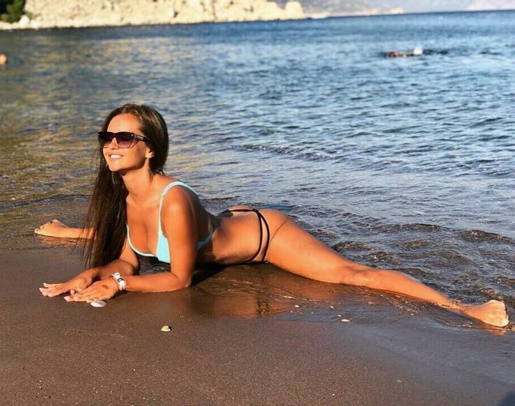 Fit Girls That Are Almost Too Hot to Handle