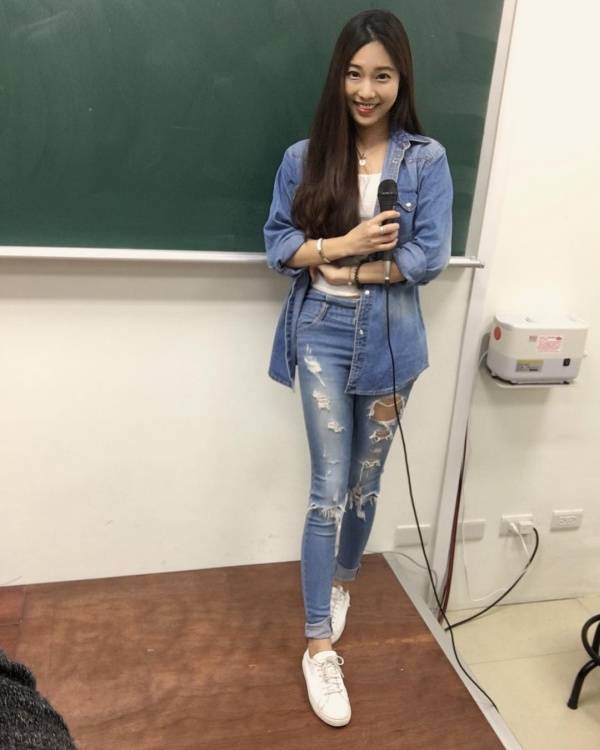 Take A Look At Taiwan’s Hottest Teacher