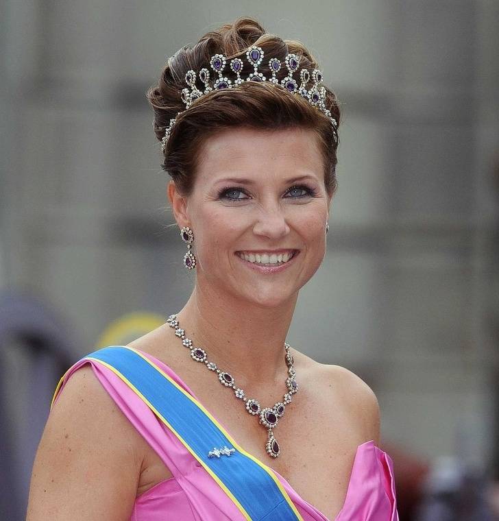 Beautiful Royal Women From Different Countries