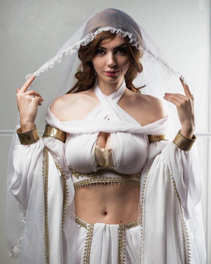 The Sexy Cosplay Girls of Every Nerds Fantasy